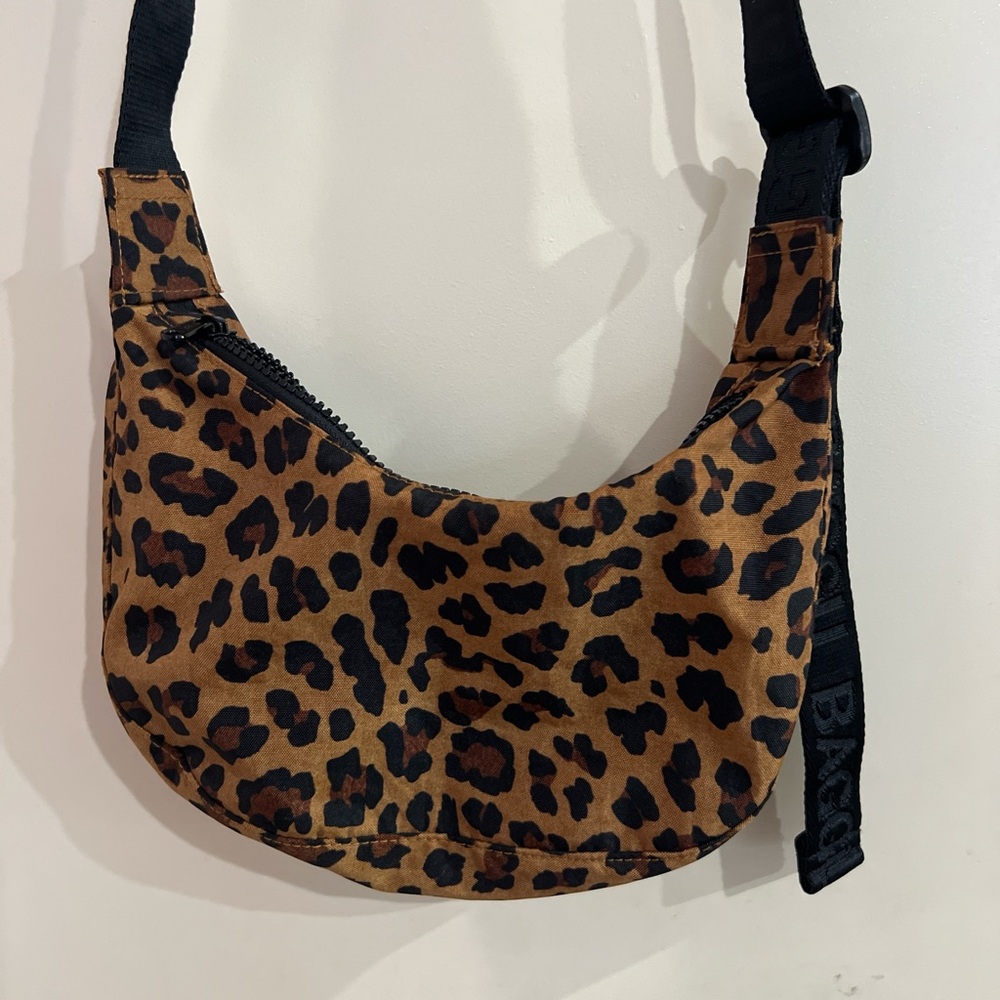 Baggu - small crescent leopard/cheetah print